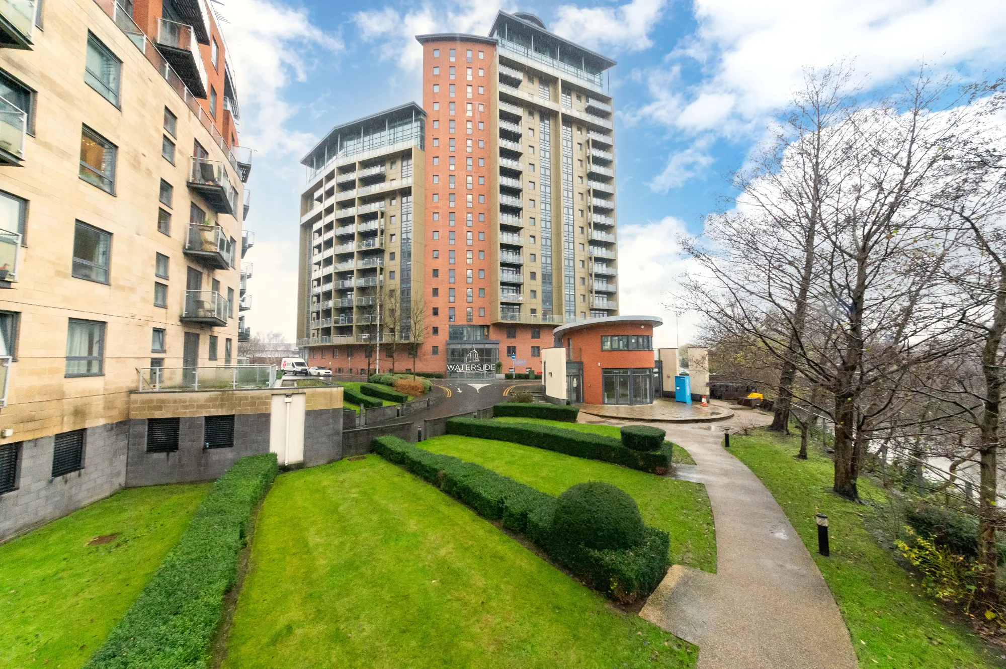 Modern contractor accommodation in Leeds with free parking, Wi-Fi and fully equipped kitchen